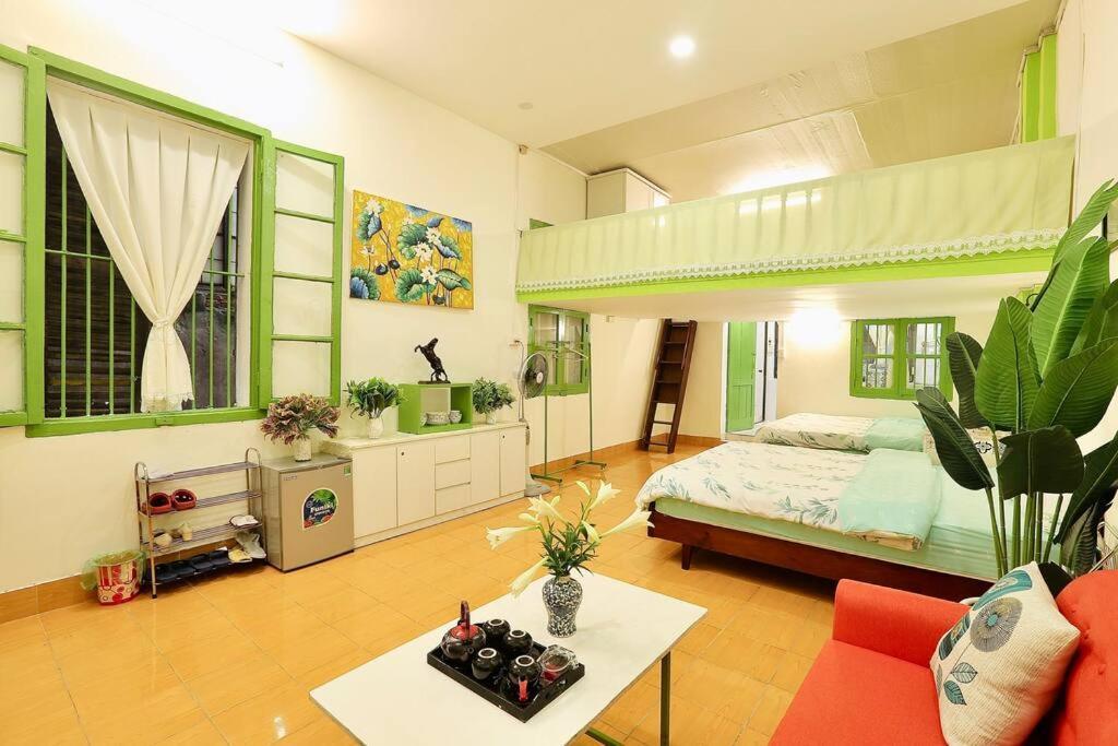 Daisy's * Hanoi